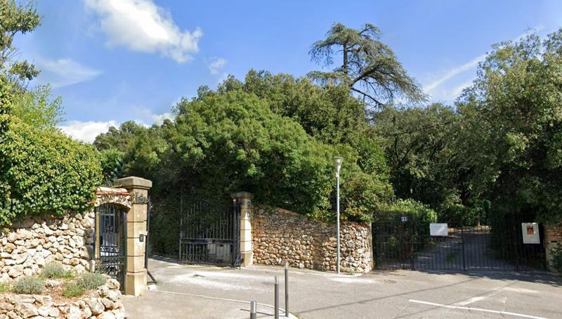 Éoures (entrée de la résidence)